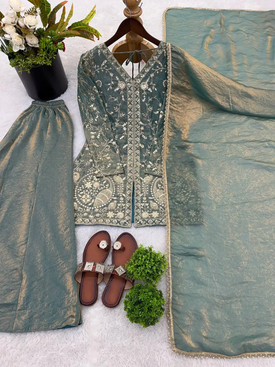 6122825293677401397_121
