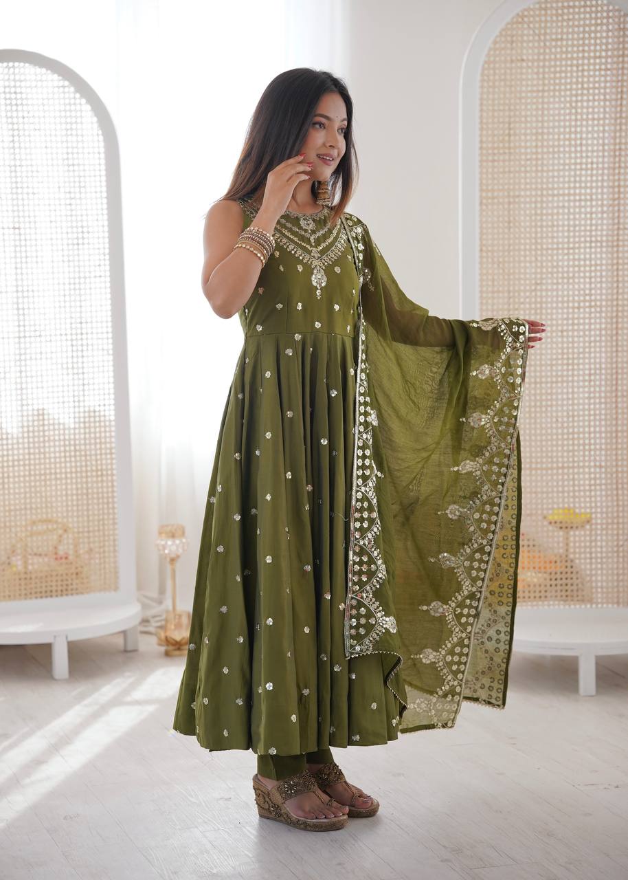 Mahveen Noor Premium Sleeveless Anarkali Gown with Chanderi Silk Dupatta