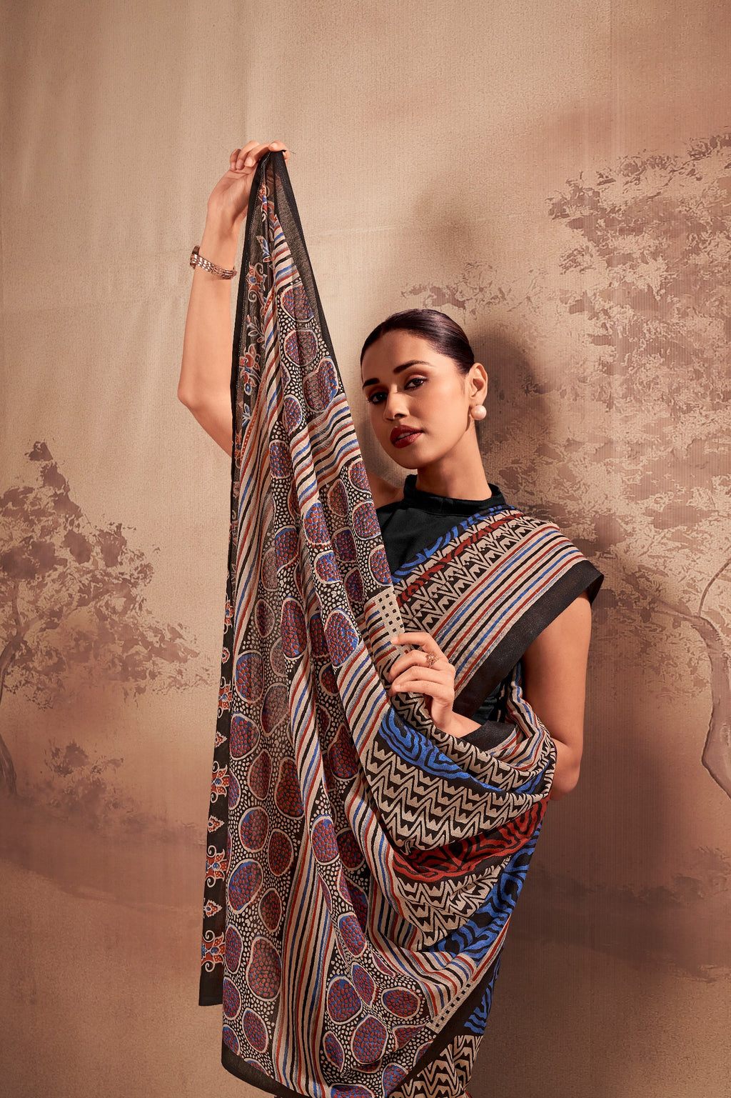 Aarini Poly Mal Cotton Printed Saree with Stitched Blouse