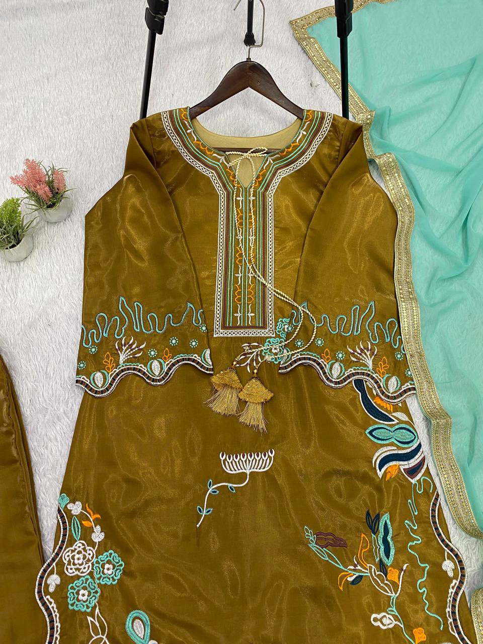 Vaidehi Glass Roman Embroidered Kurti with Pant & Georgette Dupatta Set