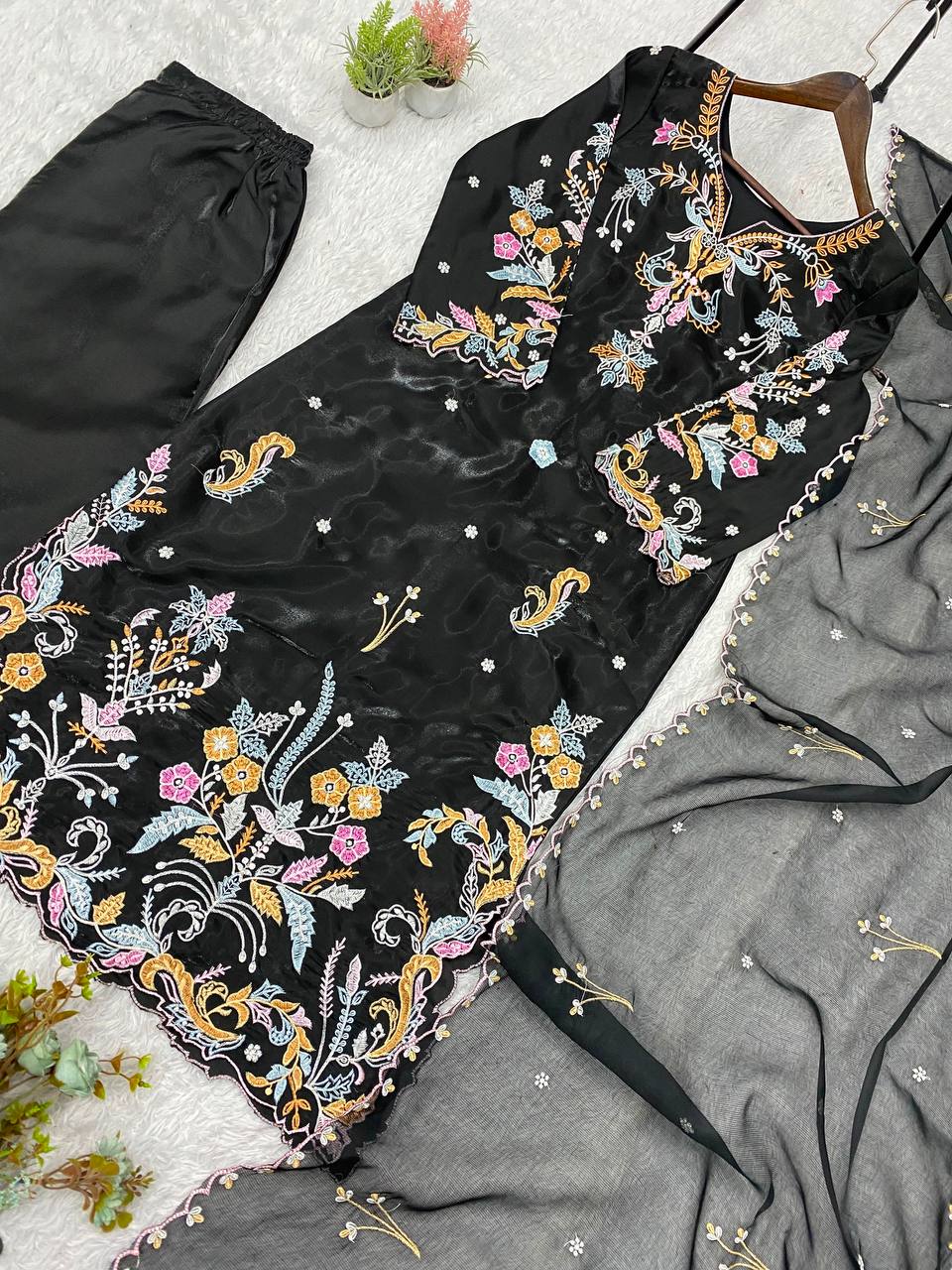 Vritika Glass Roman Embroidered Kurta Pant Set with Organza Dupatta