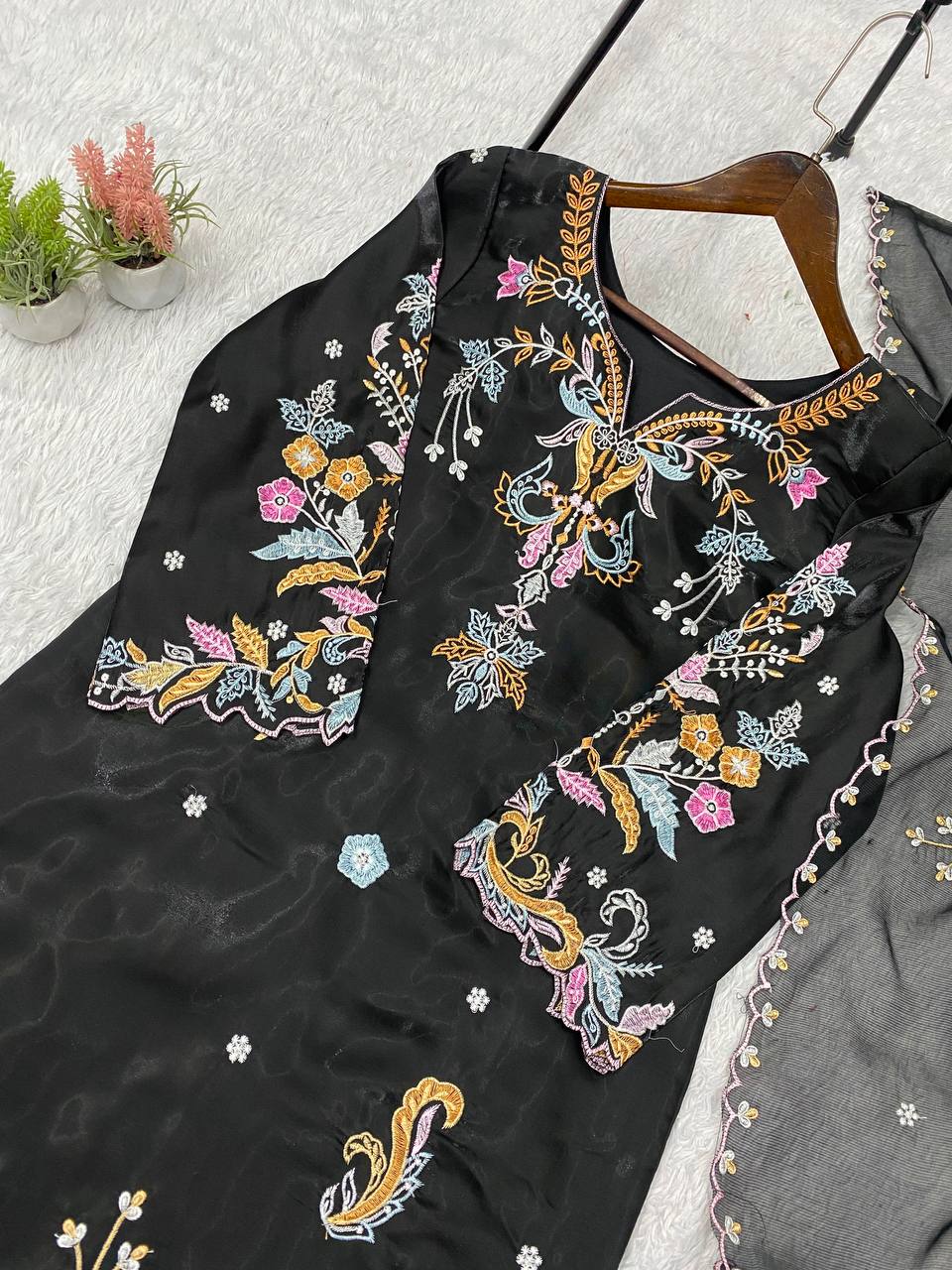 Vritika Glass Roman Embroidered Kurta Pant Set with Organza Dupatta