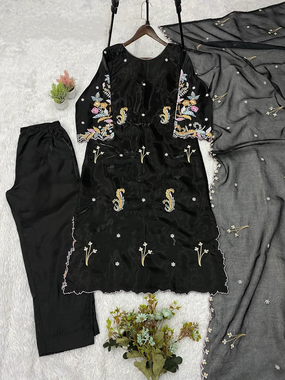 Vritika Glass Roman Embroidered Kurta Pant Set with Organza Dupatta