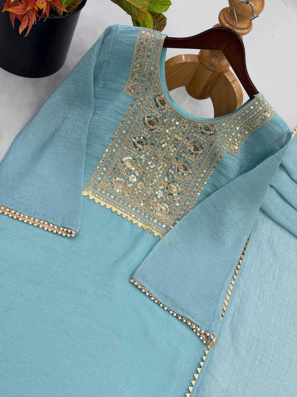 Zariya Noor Designer Heavy Crunchy Silk Thread Embroidered Farshi Suit Set with Lace Border Dupatta