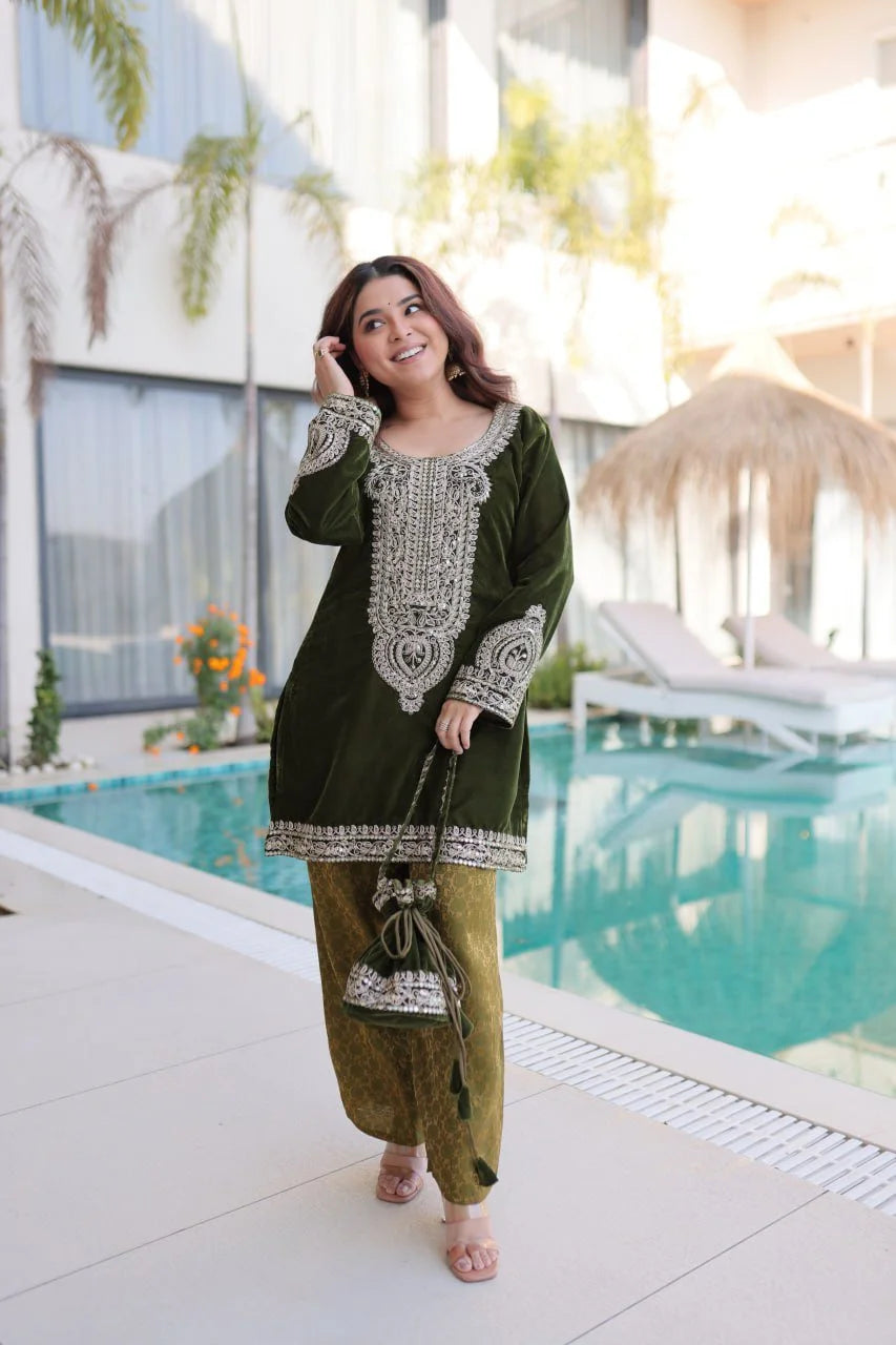 Royal Velvet Zari Embroidered Kurta Pant Set with Batwa