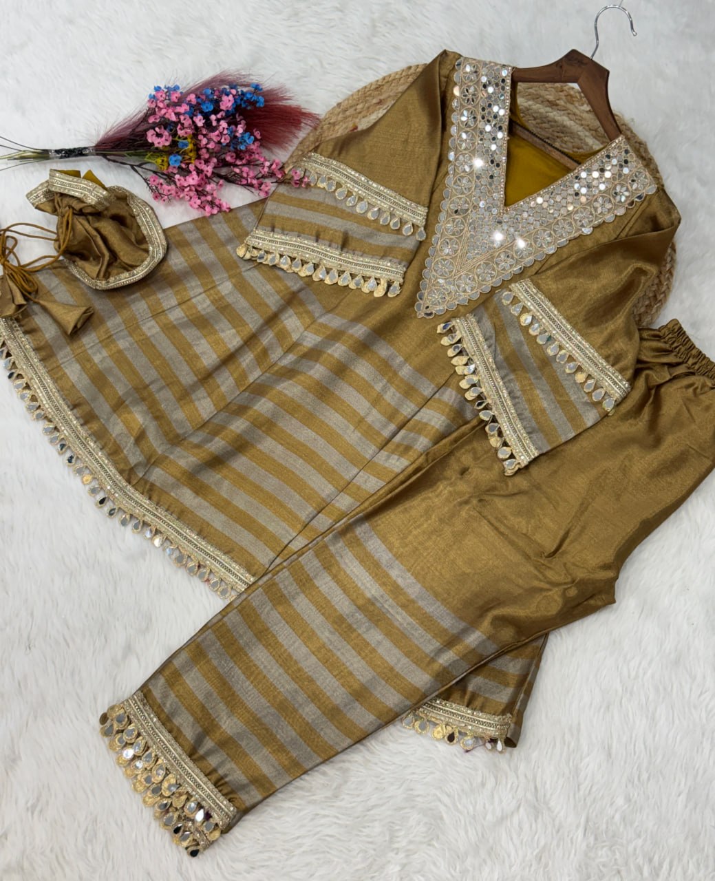 Abhira Embroidery & Mirror work Kurta Set with Batwa