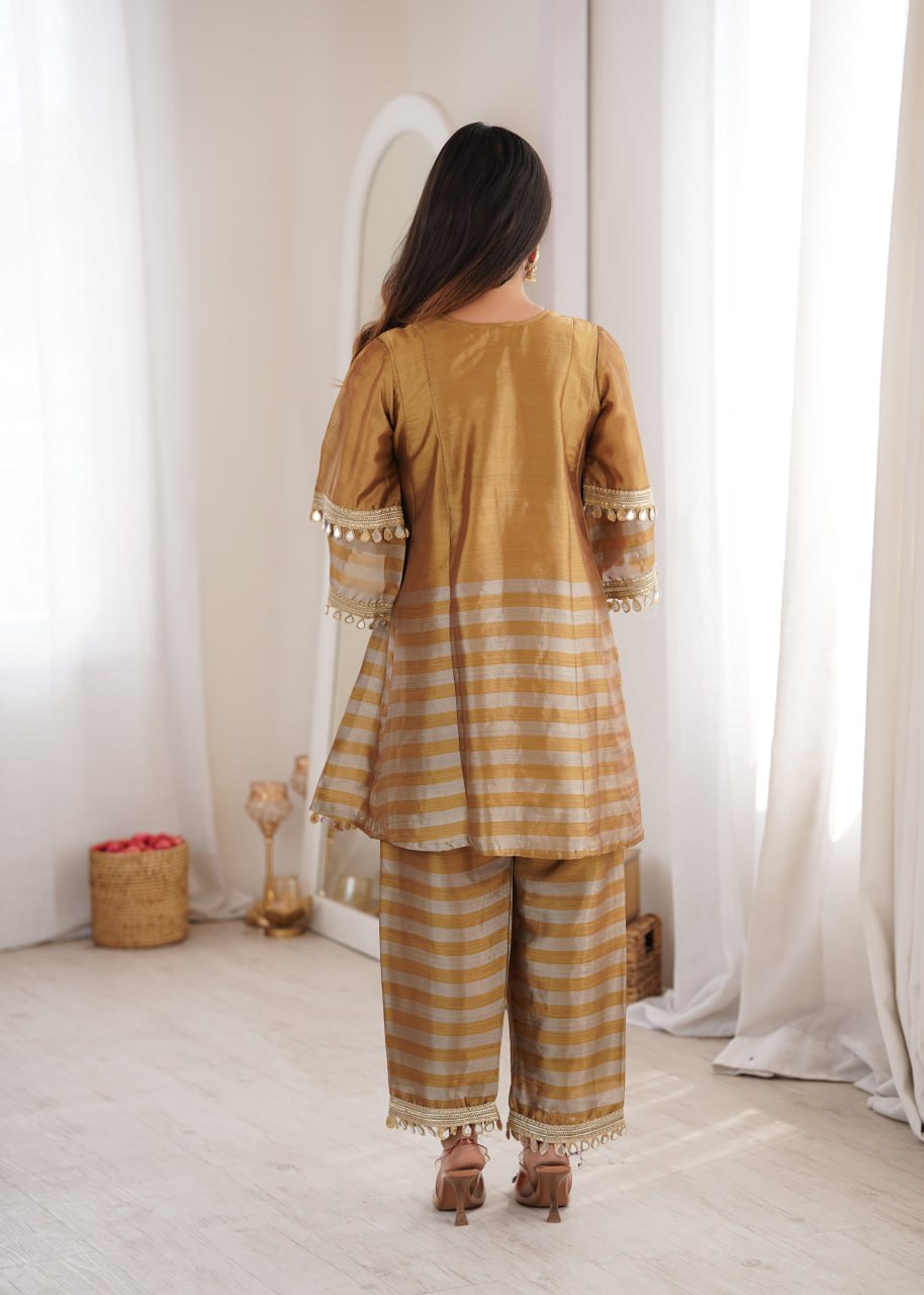 Abhira Embroidery & Mirror work Kurta Set with Batwa