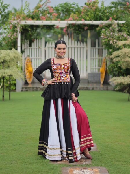 Handcrafted Navratri Festive Wear: Gotta-Patti Lehenga & Kurta with Kutchi Gamthi Art