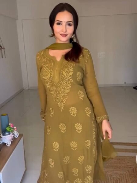Beautiful Georgette Kurta Set with Thread Embroidery