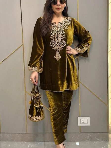 Zoya Green Viscose Velvet Heavy Embroidery Kurta & Bottom