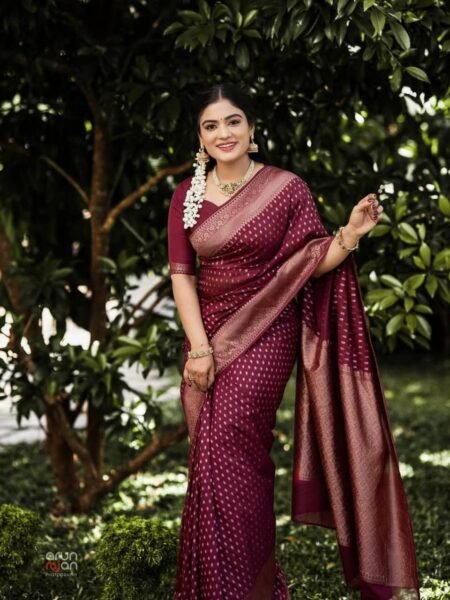 Rich Jacquard Work Lichi Silk Saree with Elegant Pallu